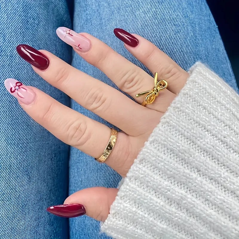 Eenvoudige, elegante set met imitatieparelketting en oorbellen